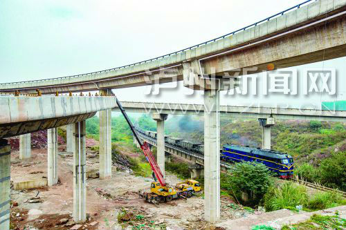 正在建設(shè)中的城西馬屋基立交。 記者 牟科 攝